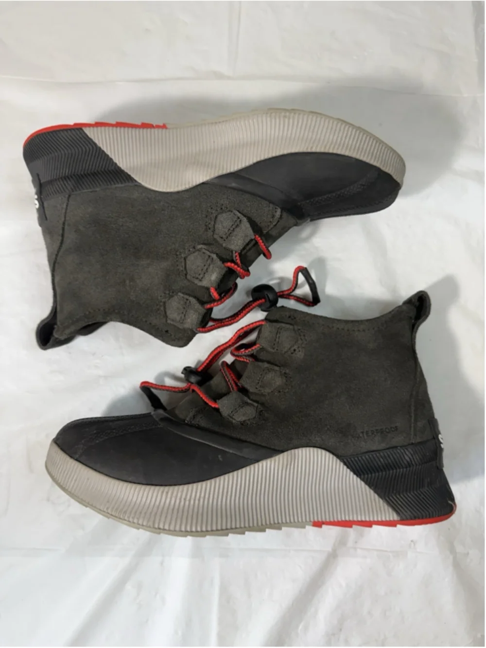 Sorel Out N About Boots Youth Size 4 Grey Red Shoes Waterproof Kids NY4564 093